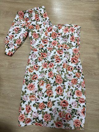 Vestido elegante con estampado floral