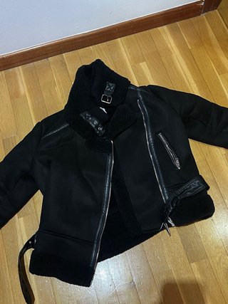 Cazadora stradivarius Negra