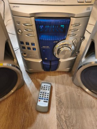 Equipo de música Kenwood RXD-755 con sus altavoces
