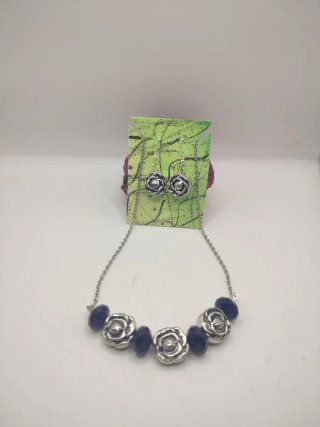 Conjunto Gargantilla y Pendientes Rosas