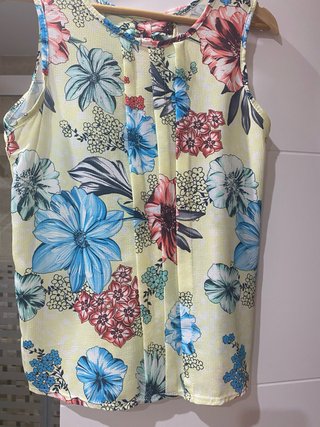 Camisa sin mangas estampada por detras con lazada