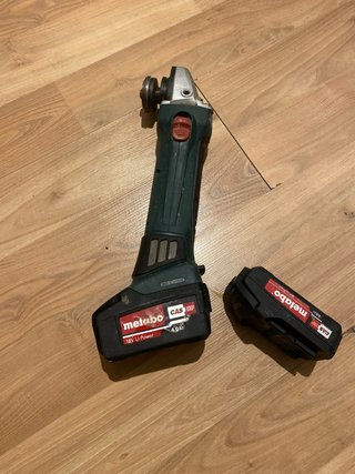 Amoladora Metabo y dos baterías,