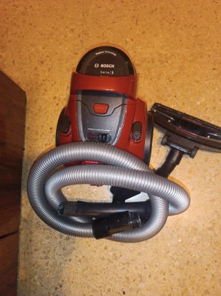 Aspirador Bosch Serie 2 / 700W