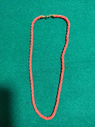 Collar de cuentas trenzadas