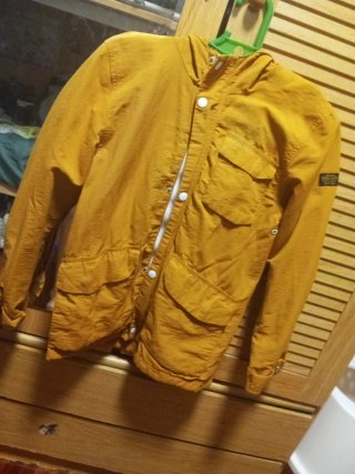 Chaqueta Amarilla con Capucha