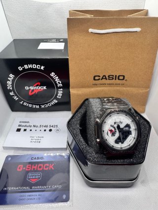 Reloj negro traslúcido