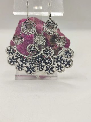 Pendientes Largos Plateados Diseño Floral