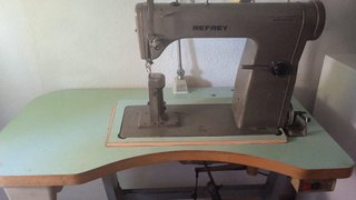 Máquina de coser industrial Refrey