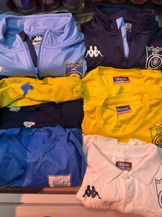 Lote 6 Camisetas y Sudaderas C.F. Sistrells