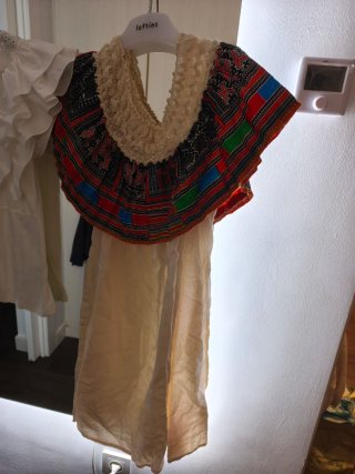 Vestido con Volante Étnico