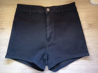 Pantalón corto vaquero negro Bershka talla M