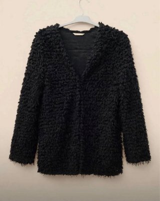 Chaqueta de pelo negra