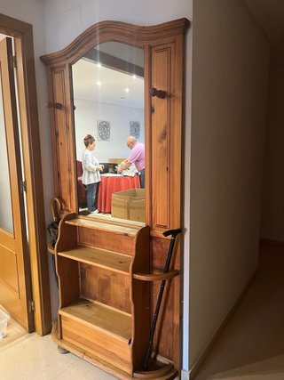 Mueble Recibidor de Madera con Espejo