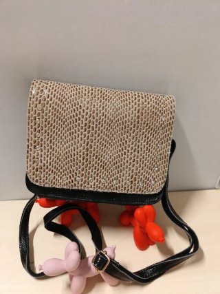 Bolso Riñonera Beige y Negro