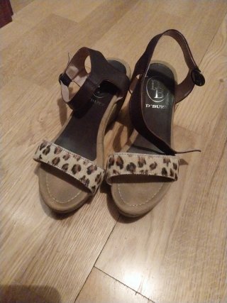 Sandalias D'BUZZ con estampado animal