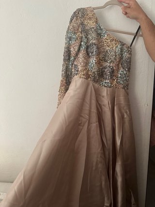 Vestido de fiesta asimétrico con lentejuelas