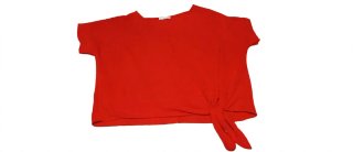 Blusa Roja con Nudo Lateral