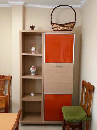 Mueble Auxiliar con Estantes y Puertas