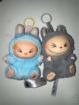 Labubu azul y gris