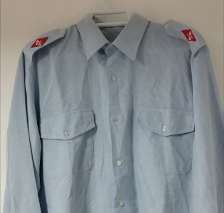 Camisa marinera de hombre, azul con detalles rojos
