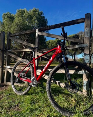 Bicicleta de Montaña BH Roja