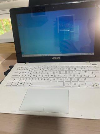 Portátil Asus Táctil Blanco super potente