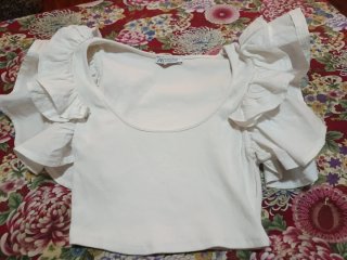 Top blanco con volantes Zara Talla S