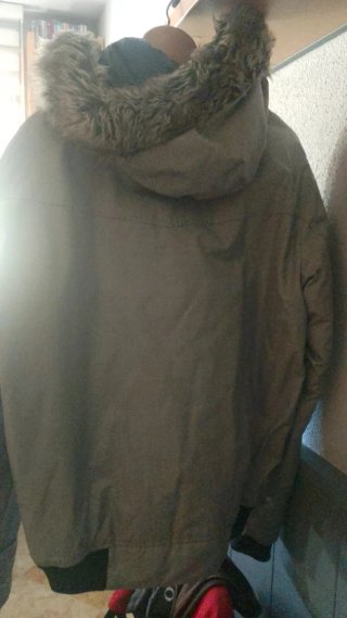 Abrigo de hombre con capucha