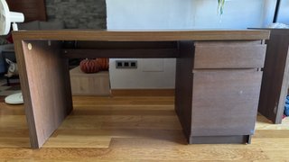 Escritorio IKEA MALM marrón con cajonera (140x65)