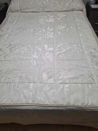 Edredón Beige con Estampado Floral