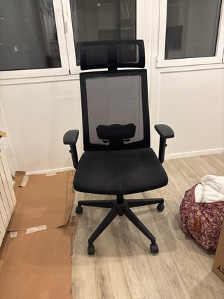 Silla de oficina ergonómica negra