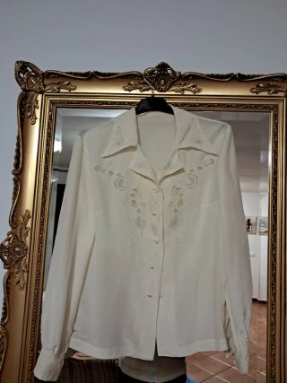 Camisa de seda natural con bordados