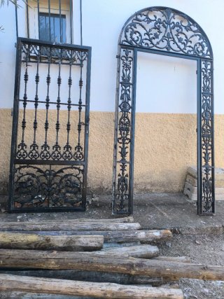 Portón de Hierro Forjado Decorativo