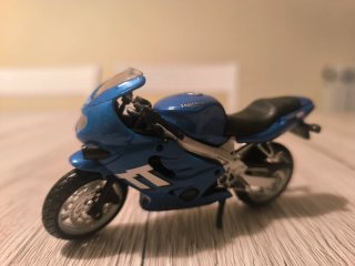 Moto Maisto 1:18 Triumph Azul