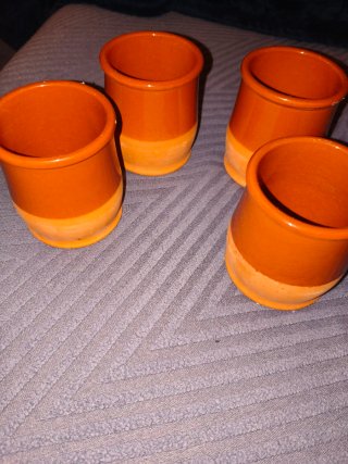 Set de cuatro Vasos de Barro