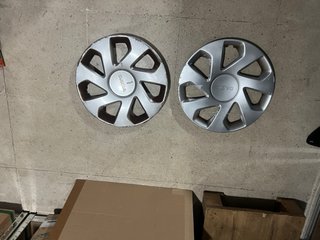 2 Tapacubos Dacia 15 pulgadas originales