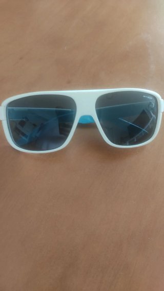 Gafas de sol Arnette blancas y azules