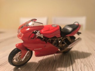 Moto a escala Maisto 1:18 Ducati