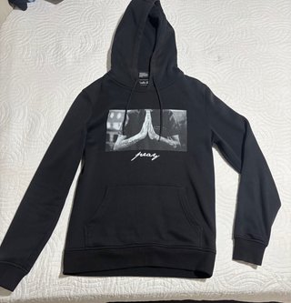 Sudadera Negra con Capucha Pray