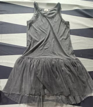 Vestido de tul gris