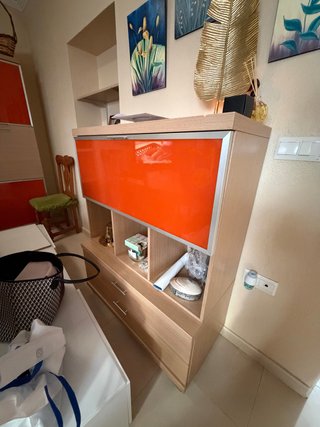 Mueble Auxiliar con Puerta Naranja