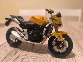 Moto Maisto Honda Hornet Escala 1:18