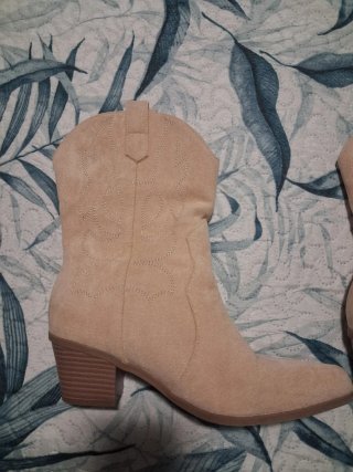 Botas Cowboy rosa.Marca de zapatos no corresponde