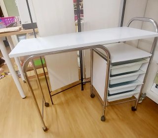 Mesa de Manicura con Cajonera