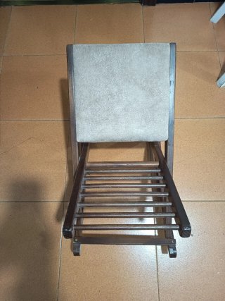 Reposapiés Plegable de Madera con Balancín