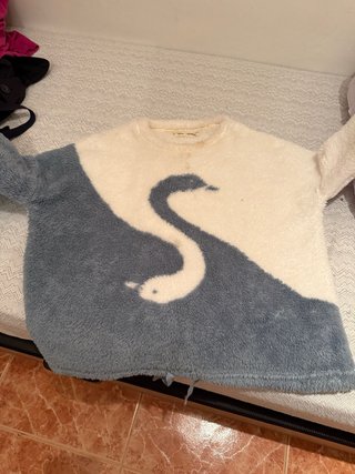 Sudadera de pelito con diseño de cisne