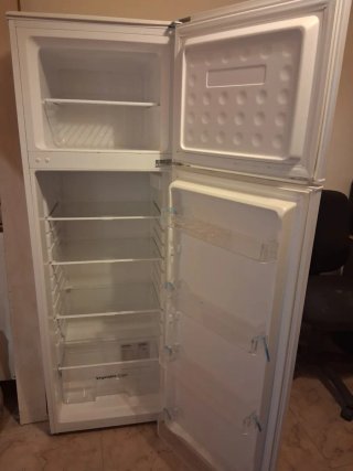 Nevera con congelador superior blanca