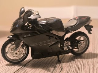 Maisto 1:18 Moto MV Agusta F4 SPR
