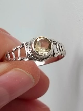 Anillo de Plata de Ley 925 y Cuarzo Citrino