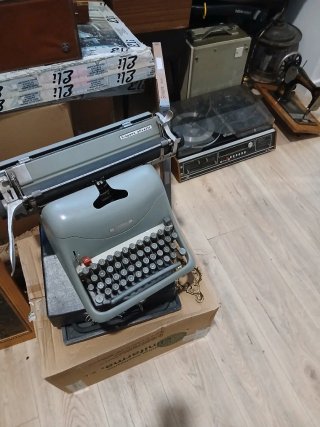 Máquina de escribir Hispano Olivetti